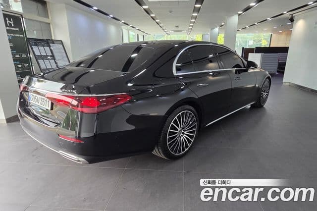 Mercedes-Benz E-Class 2025 — Photo 5/20