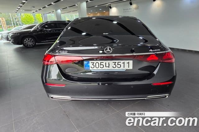 Mercedes-Benz E-Class 2025 — Photo 18/20
