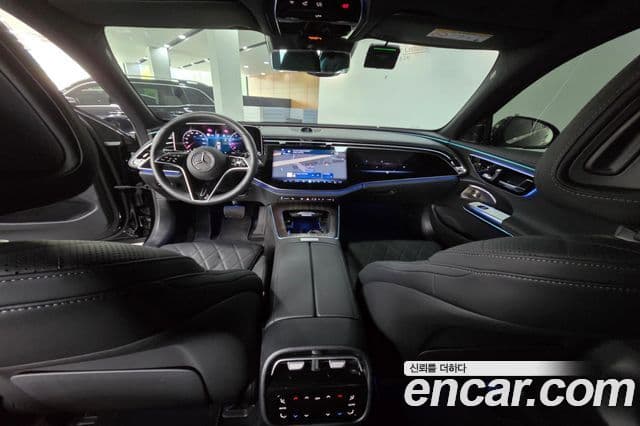 Mercedes-Benz E-Class 2025 — Photo 11/20