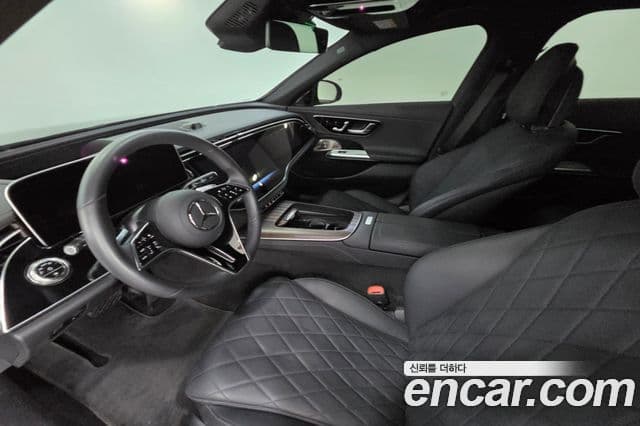Mercedes-Benz E-Class 2025 — Photo 20/20