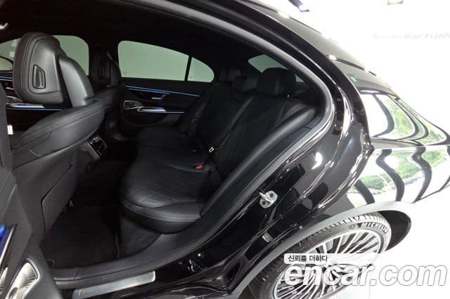 Mercedes-Benz E-Class 2025 — Photo 17/20