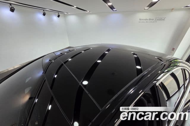 Mercedes-Benz E-Class 2025 — Photo 7/20