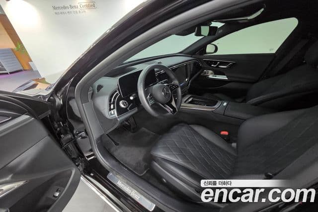 Mercedes-Benz E-Class 2025 — Photo 4/20
