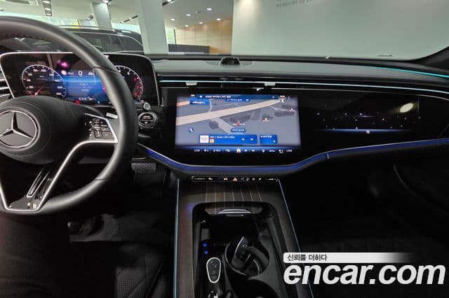 Mercedes-Benz E-Class 2025 — Photo 10/20