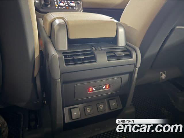 Land Rover Defender 2021 — ფოტო 9/18