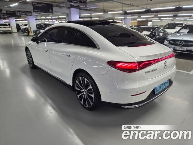 Mercedes-Benz EQE 2022 — ფოტო 14/20