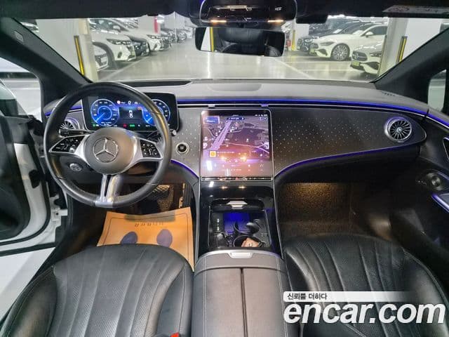 Mercedes-Benz EQE 2022 — ფოტო 15/20