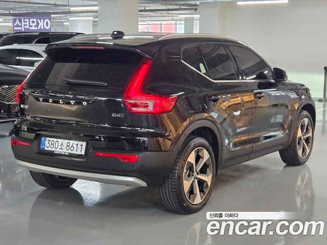 Volvo XC40 2026 — Photo 8/18
