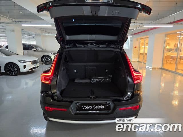 Volvo XC40 2026 — Photo 2/18