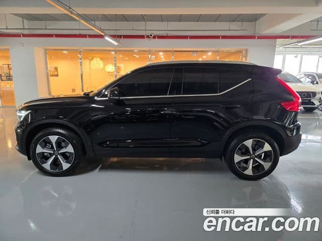 Volvo XC40 2026 — Photo 9/18