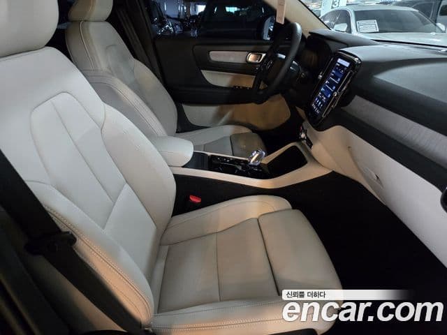 Volvo XC40 2026 — Photo 12/18