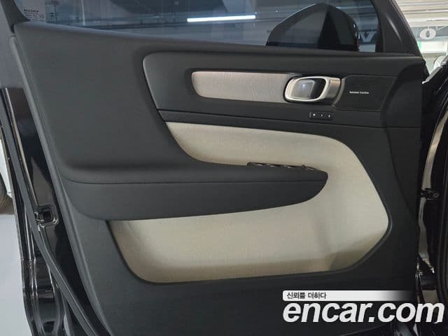Volvo XC40 2026 — Photo 3/18