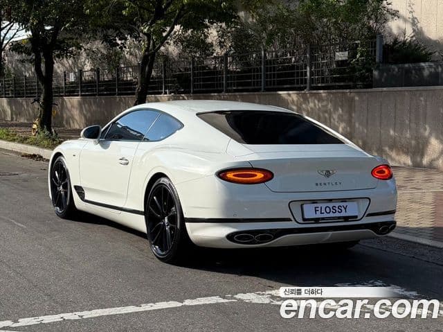 Bentley Continental GT 2021 — Photo 2/20