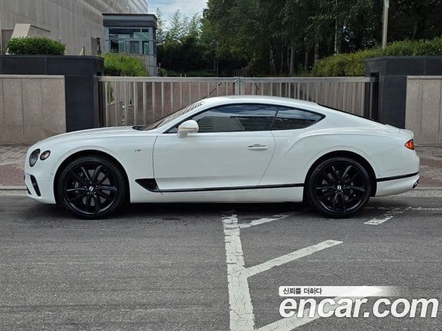 Bentley Continental GT 2021 — Photo 6/20