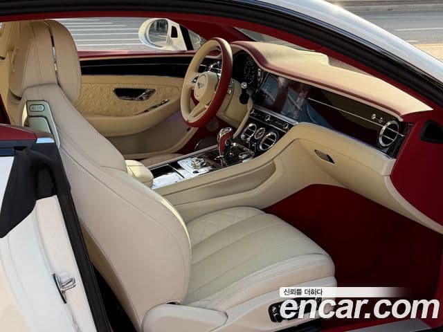 Bentley Continental GT 2021 — Photo 12/20