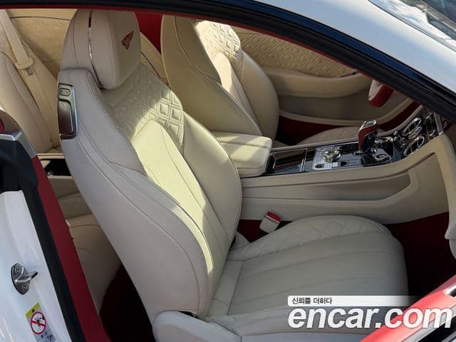 Bentley Continental GT 2021 — Photo 15/20