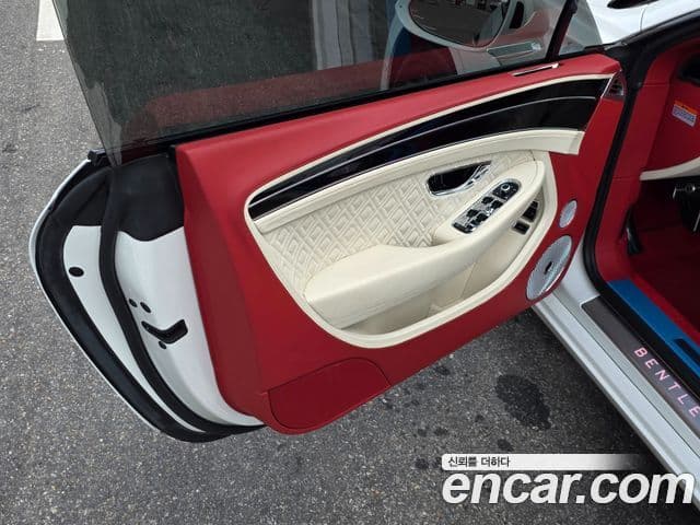 Bentley Continental GT 2021 — Photo 5/20