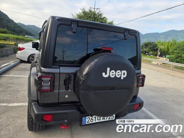 Jeep Wrangler 2018 — Şəkil 10/10
