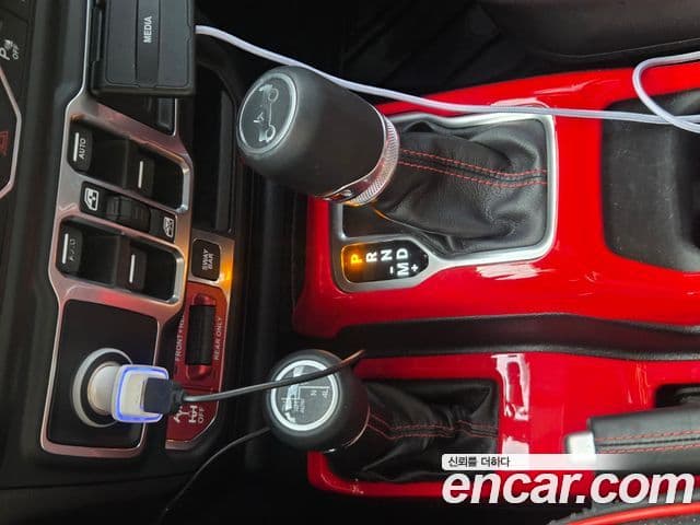 Jeep Wrangler 2018 — Şəkil 9/10