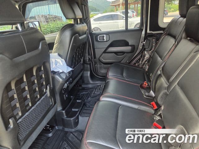 Jeep Wrangler 2018 — Şəkil 5/10