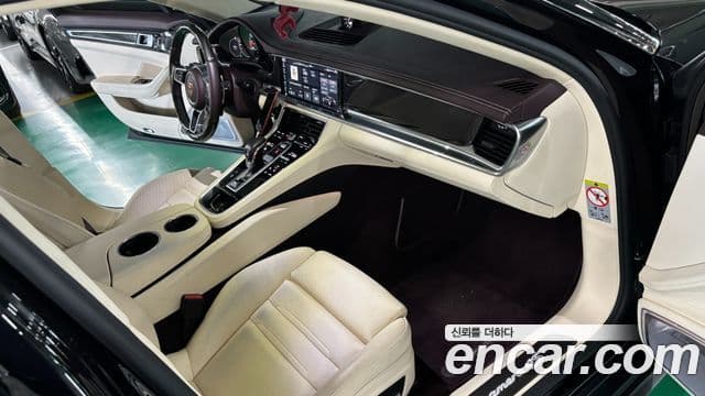 Porsche Panamera 2018 — Photo 6/16