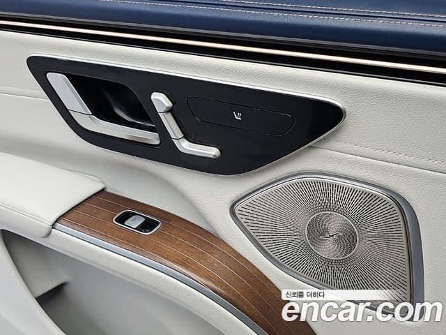 Mercedes-Benz EQS SUV 2023 — ფოტო 12/17