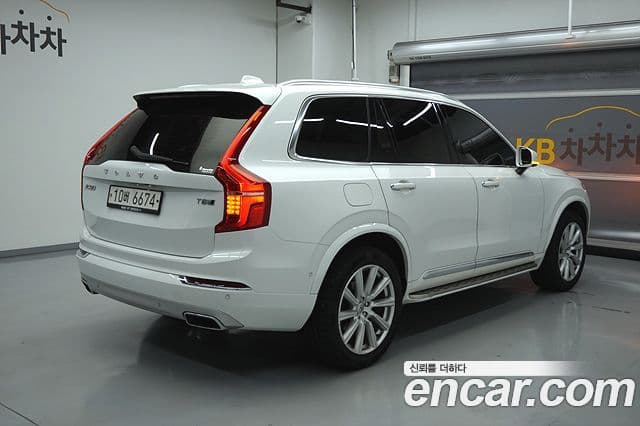 Volvo XC90 2018 — Şəkil 13/20