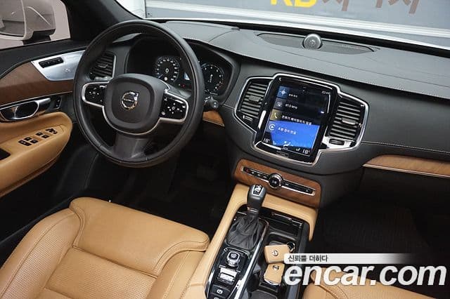 Volvo XC90 2018 — Şəkil 12/20
