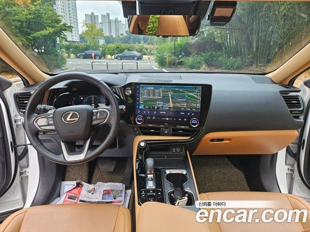 Lexus NX350h 2023 — Photo 2/20