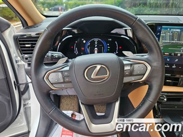 Lexus NX350h 2023 — Photo 18/20