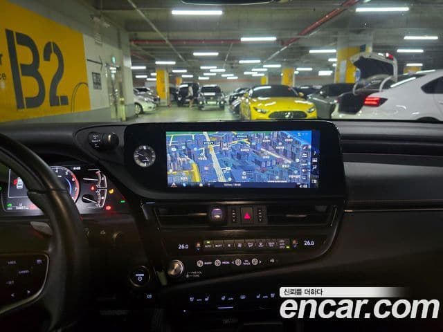 Lexus ES300h 2021 — ფოტო 18/20
