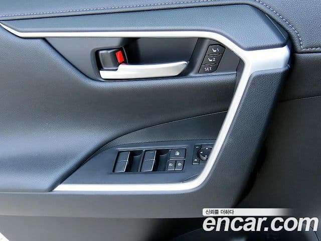 Toyota RAV4 2019 — Şəkil 10/20