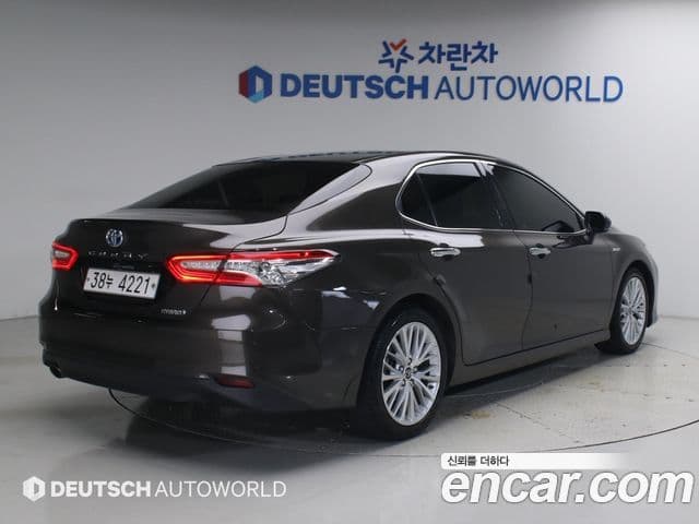 Toyota Camry 2018 — Şəkil 6/20