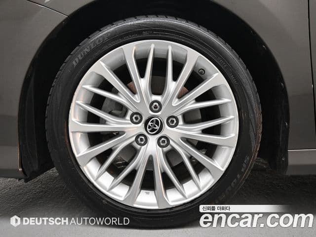 Toyota Camry 2018 — Şəkil 15/20