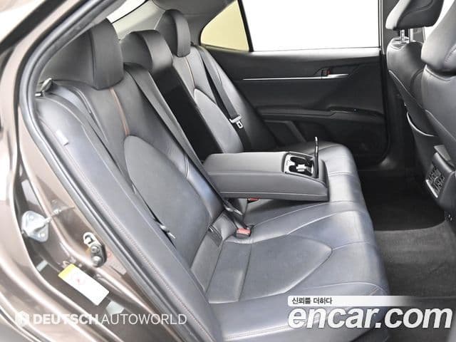 Toyota Camry 2018 — Şəkil 9/20