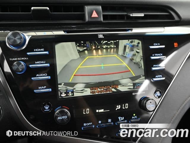 Toyota Camry 2018 — Şəkil 13/20