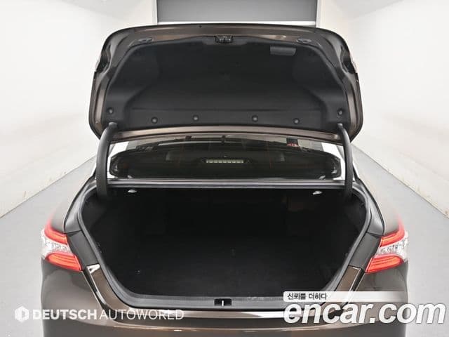 Toyota Camry 2018 — Şəkil 14/20