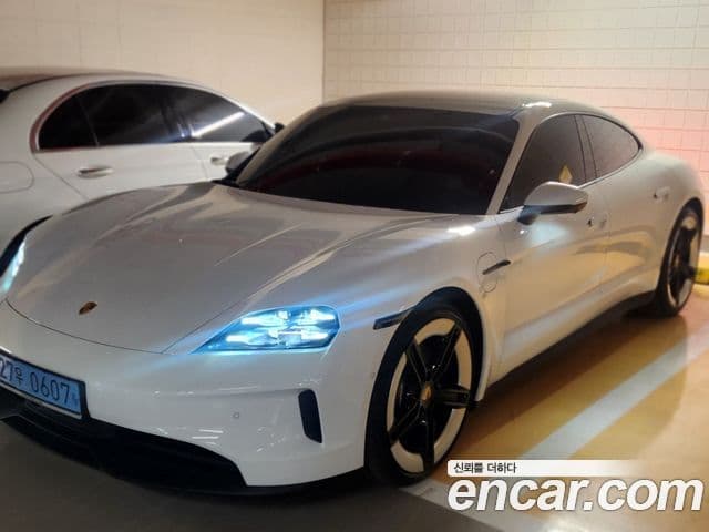 Porsche Taycan 2025 — ფოტო 7/19