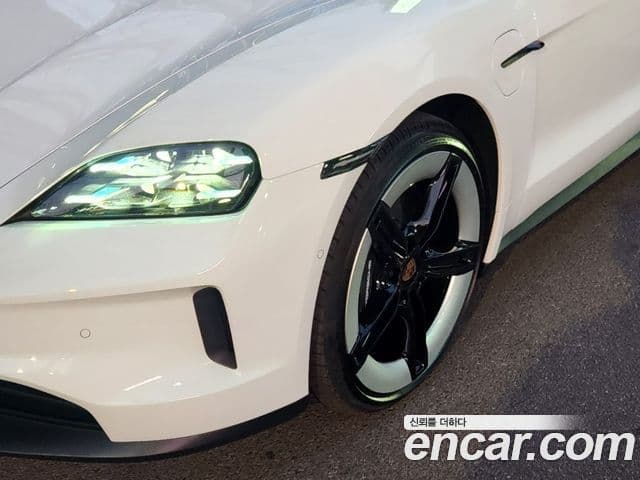 Porsche Taycan 2025 — ფოტო 4/19