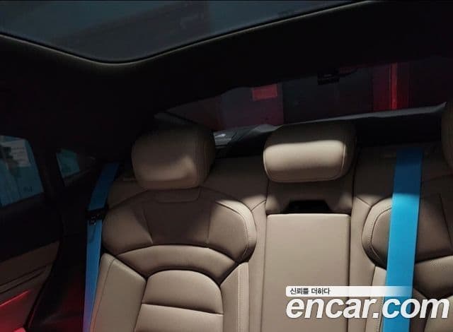 Porsche Taycan 2025 — ფოტო 19/19