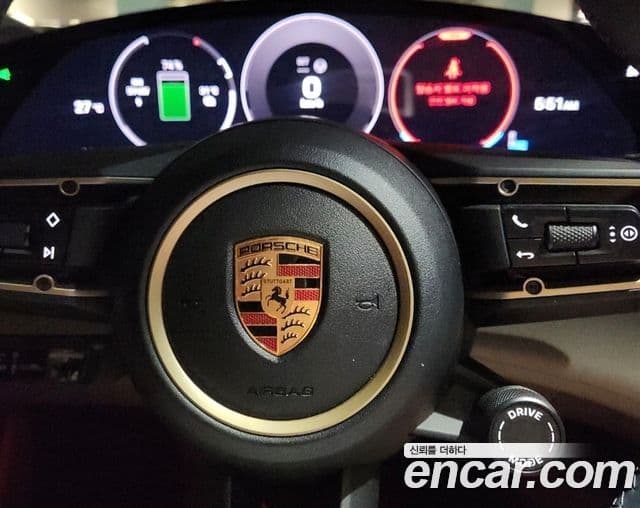 Porsche Taycan 2025 — ფოტო 1/19