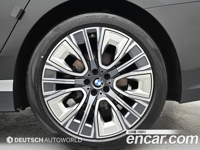 BMW 7 Series 2023 — Photo 7/20