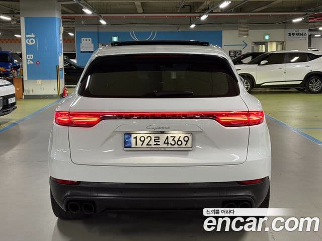 Porsche Cayenne 2019 — ფოტო 7/20