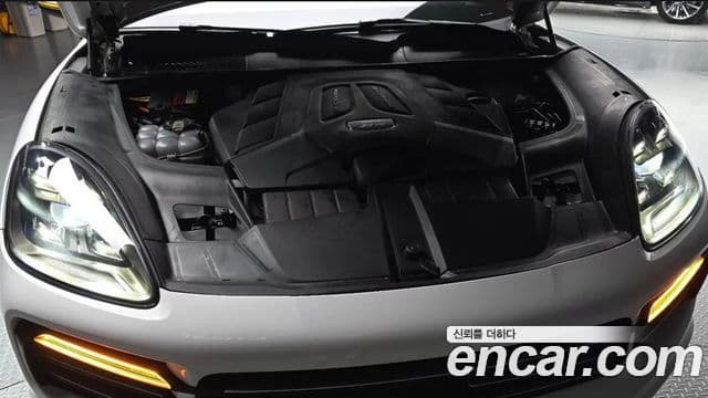 Porsche Cayenne 2019 — ფოტო 12/20