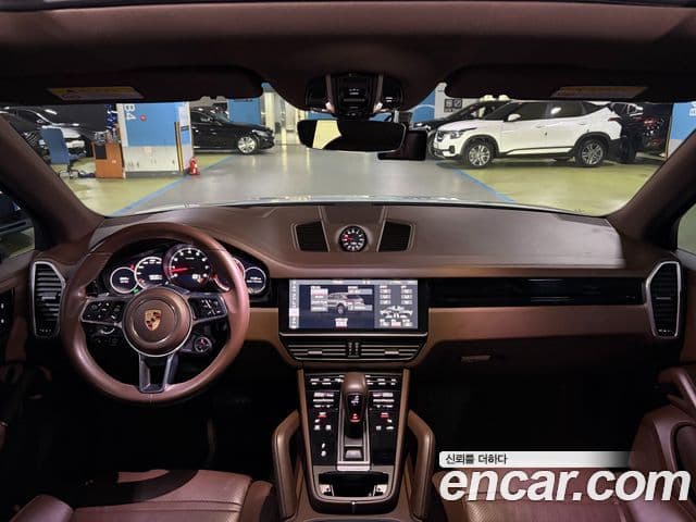 Porsche Cayenne 2019 — ფოტო 5/20
