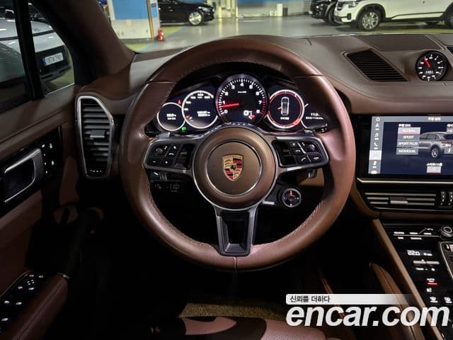 Porsche Cayenne 2019 — ფოტო 4/20