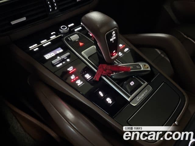 Porsche Cayenne 2019 — ფოტო 19/20