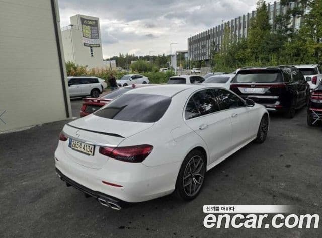 Mercedes-Benz E-Class 2022 — Photo 13/16