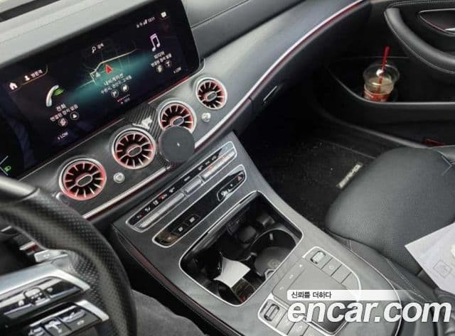 Mercedes-Benz E-Class 2022 — Photo 12/16