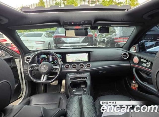 Mercedes-Benz E-Class 2022 — Photo 9/16